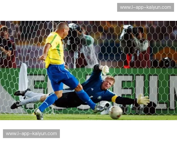 柏林之夜，蓝衣与高卢雄鸡的史诗对决：2006年世界杯决赛经典回顾